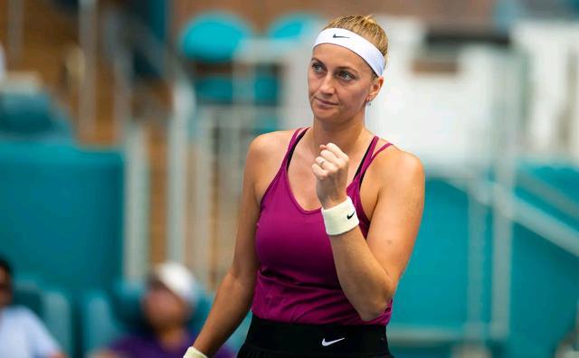 科维托娃在加拿大队比赛中反败为胜,领先优势明显引发热议!引发球迷热议 科维托娃在加拿大队比赛中反败为胜,领先优势明显引发热议!引发球迷热议