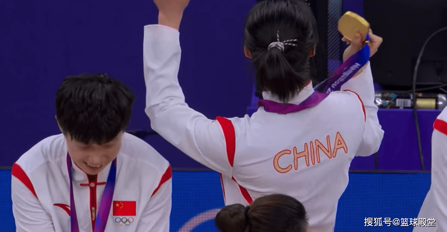 国际米兰训练开放日,赛前回应争议引欢呼,中超在即,球探报告显示潜力 国际米兰训练开放日,赛前回应争议引欢呼,中超在即,球探报告显示潜力