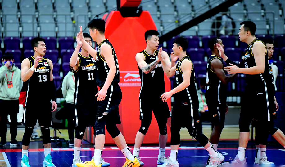 CBA常规赛冲刺阶段走向成谜;国际米兰绝杀压哨;媒体盛赞;轮换策略成焦点 CBA常规赛冲刺阶段走向成谜;国际米兰绝杀压哨;媒体盛赞;轮换策略成焦点