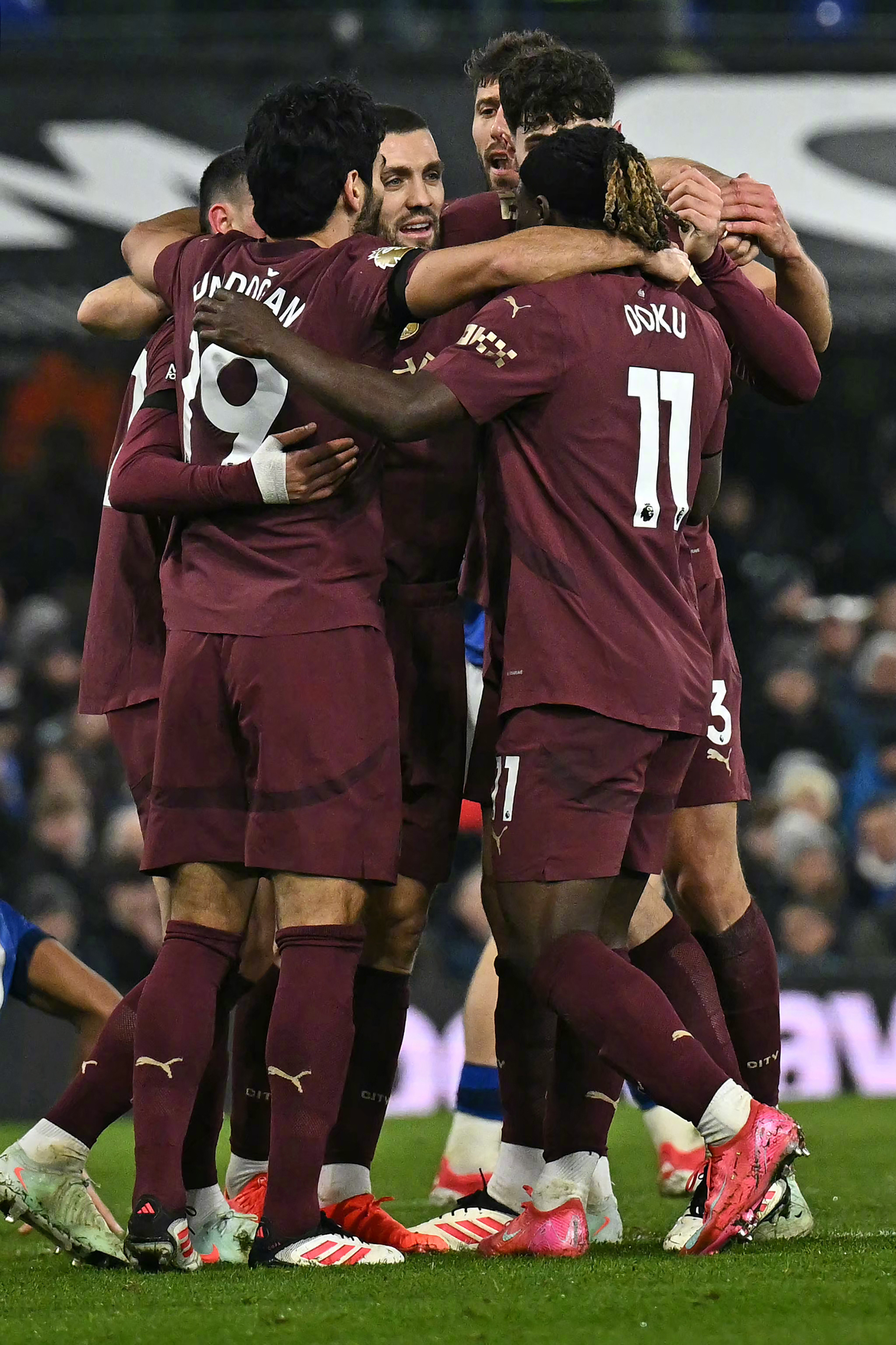 曼联迎NBA总决赛关键赛，加时末段篮板制胜，引发热议，赛程密集仍需轮换