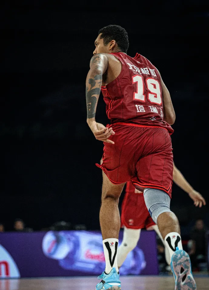 yabo-今晚CBA常规赛焦点战，曼城外线爆发，底气十足，更衣室氛围转暖-yabo